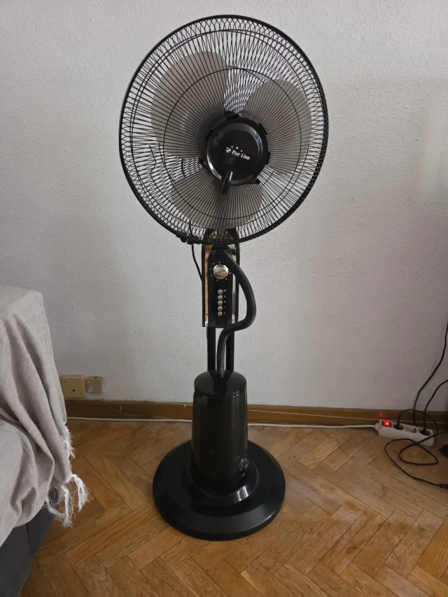 Ventilador de Pie Por Line Negro