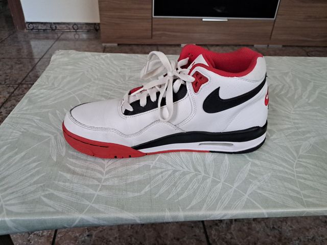 Nike Air Flight Blancas y Rojas
