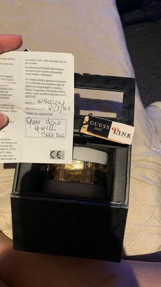 Reloj Guess Dorado