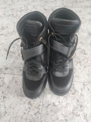 Zapatillas Louis Vuitton Negras y Doradas