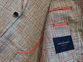 Americana Álvaro Moreno Cuadros Gris y Rojo