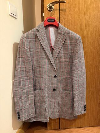 Americana Álvaro Moreno Cuadros Gris y Rojo