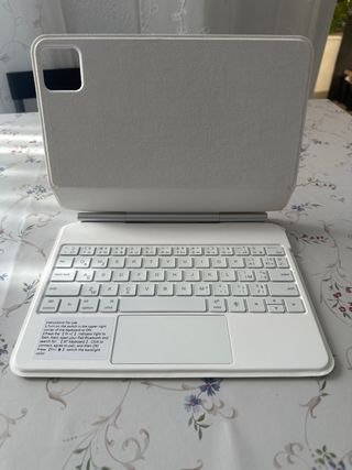 Funda con teclado para tablet