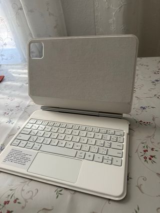 Funda con teclado para tablet