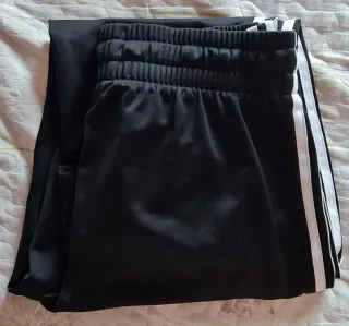 Pantalón chándal Adidas negro