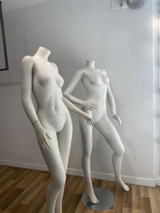 Maniquí femenino blanco