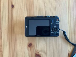 Cámara de fotos digital Sony DSC-HX60 + Funda Hama