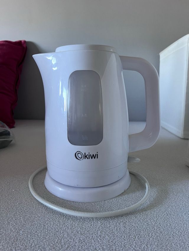 Hervidor de agua blanco Kiwi