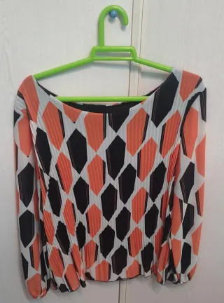 Blusa con estampado geométrico