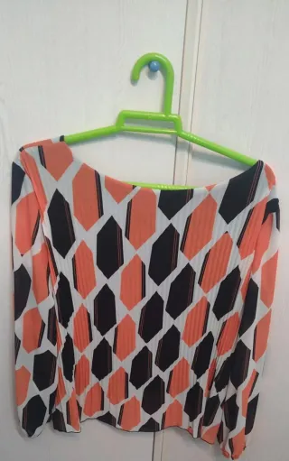 Blusa con estampado geométrico