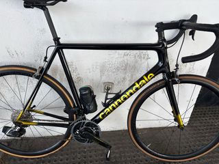 Bicicleta de carretera Cannondale supersix evo