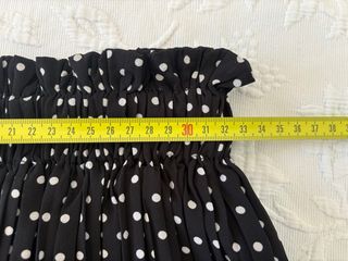 Falda plisada negra lunares blancos, talla 38