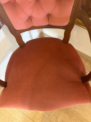 Preciosa silla antigua de terciopelo 