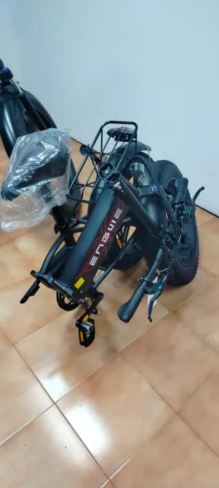 Bicicleta Eléctrica Plegable Negra marcar engwe