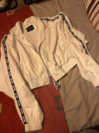 Chaqueta Cortavientos Blanca Bershka Talla XS