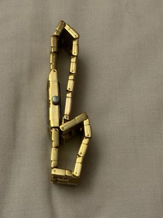 Reloj de estilo clásico con acabado oro 18K look 