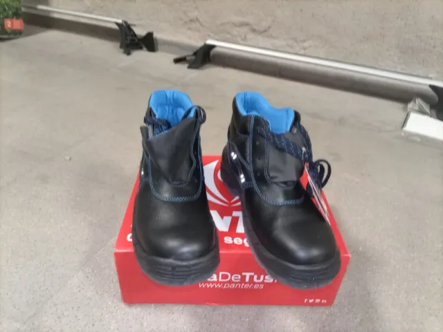 Botas de seguridad negras y azules