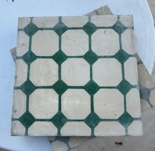 Baldosa hidráulica antigua verde y beige