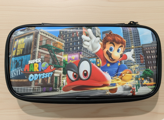 Nintendo Switch + custodia Mario Odyssey + 2 Joy-Cons