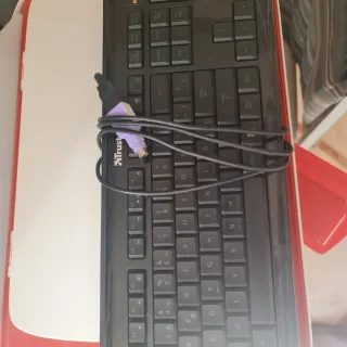 Teclado y ratón Trust negro/morado