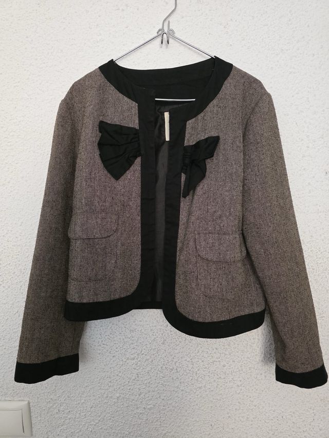 Chaqueta corta con lazo