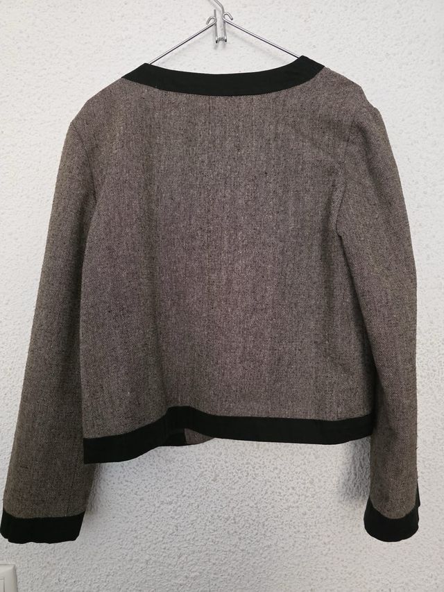 Chaqueta corta con lazo