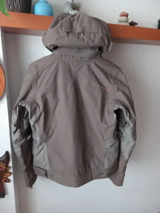 Chaqueta Helly Hansen marrón y rosa