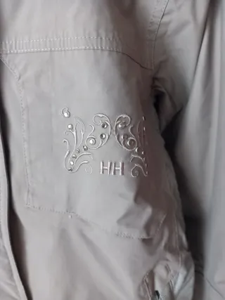 Chaqueta Helly Hansen marrón y rosa