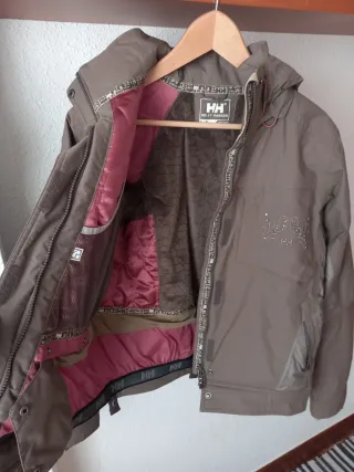 Chaqueta Helly Hansen marrón y rosa