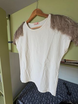 Maglia bianca con frange dorate