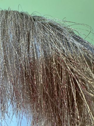 Maglia bianca con frange dorate