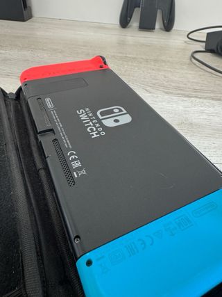 Nintendo Switch blu e rosso