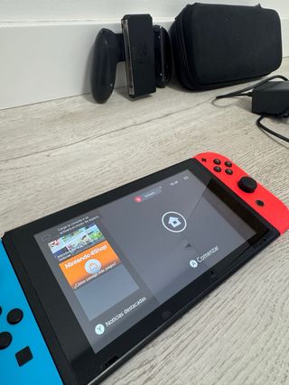 Nintendo Switch blu e rosso