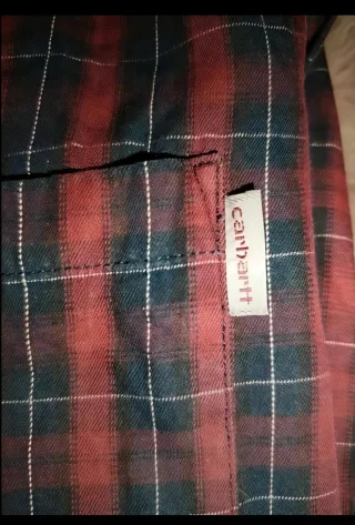 Camiseta Carhartt cuadros roja y negra