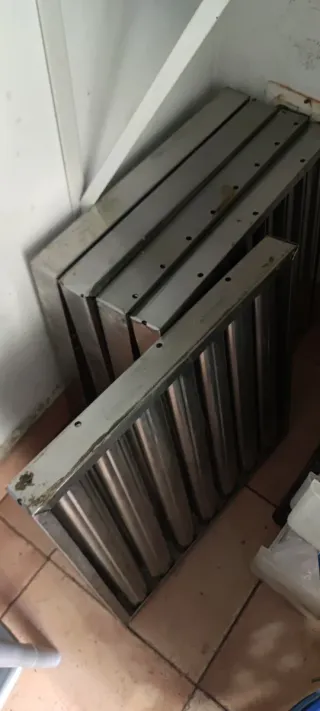 Campana extractora de cocina con extintor