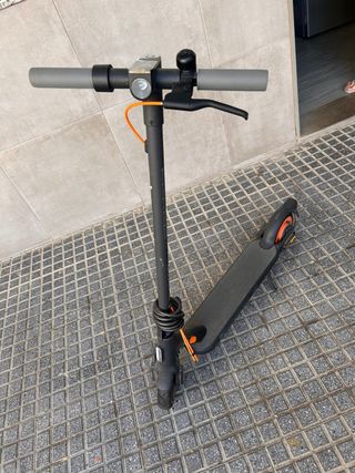 Patinete eléctrico negro