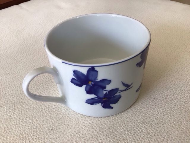 Taza de porcelana Vista Alegre con flores