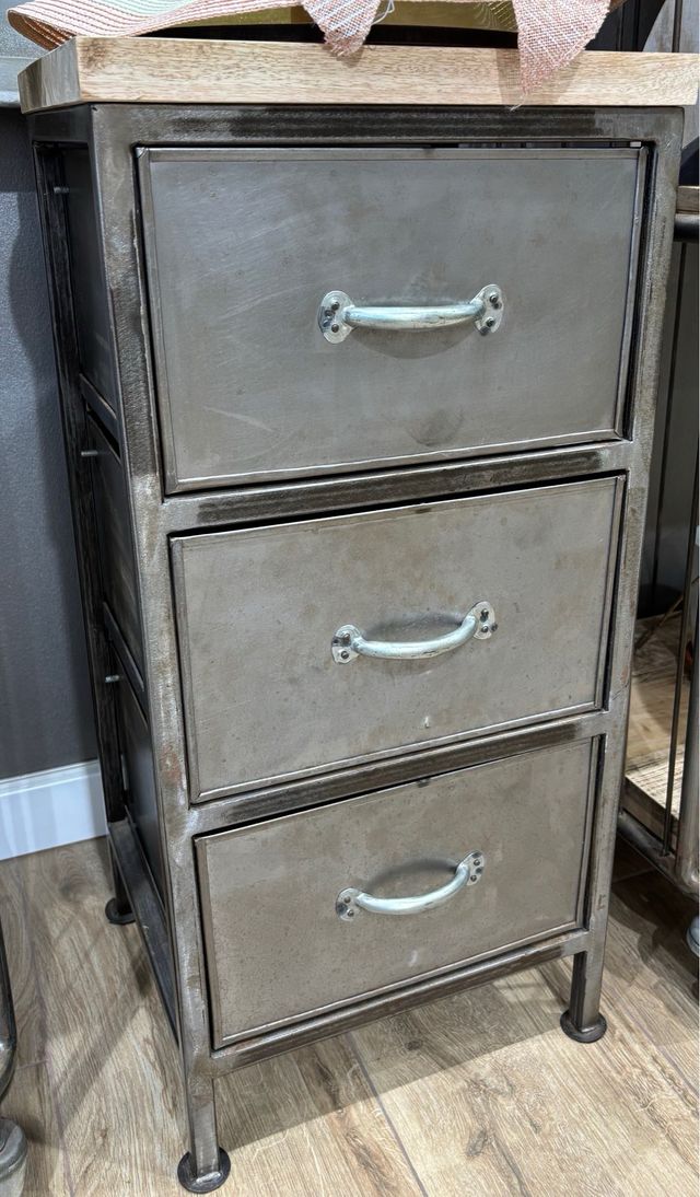 Cajoneras Metálicas y Madera Estilo Industrial