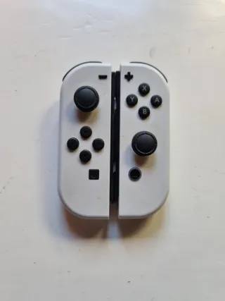 Nintendo Switch OLED + 2 giochi