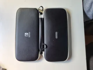 Nintendo Switch OLED + 2 giochi