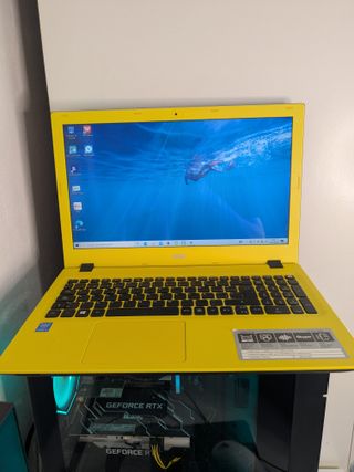 Acer Aspire E5-573 Portátil Amarillo