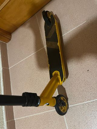 Patin de Skate Negro y Dorado ALBOTT