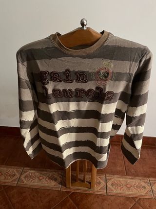 Camiseta de rayas marrón y beige