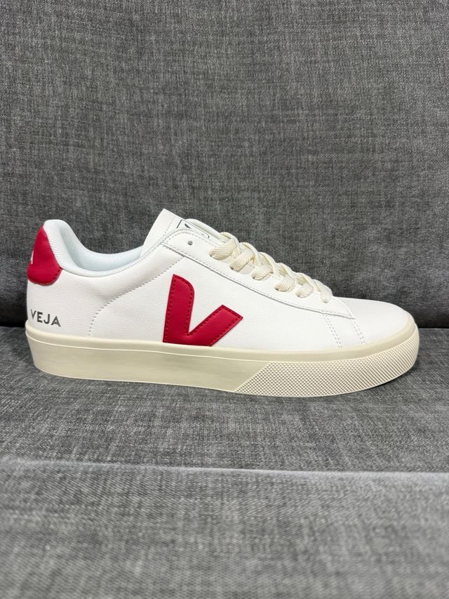 Zapatilla Veja Blanca Logo Rojo Talla 43