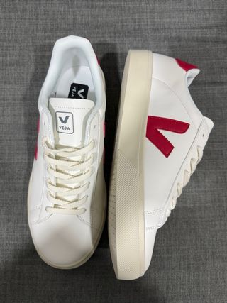 Zapatilla Veja Blanca Logo Rojo Talla 43