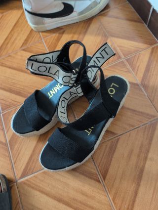 Sandalias Lola Casademunt Negras y Blancas 41