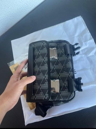 Riñonera Lacoste Negra y Multicolor
