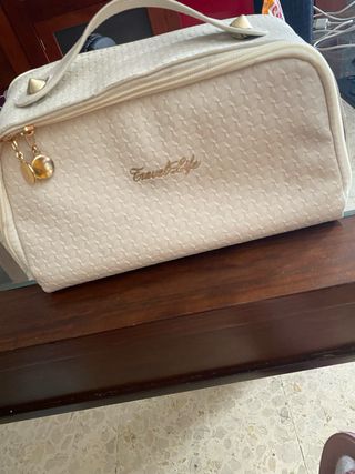 Neceser maquillaje beige