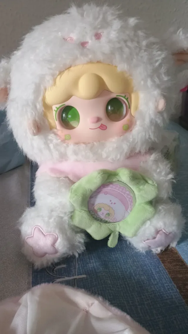 Peluche de oveja con capucha