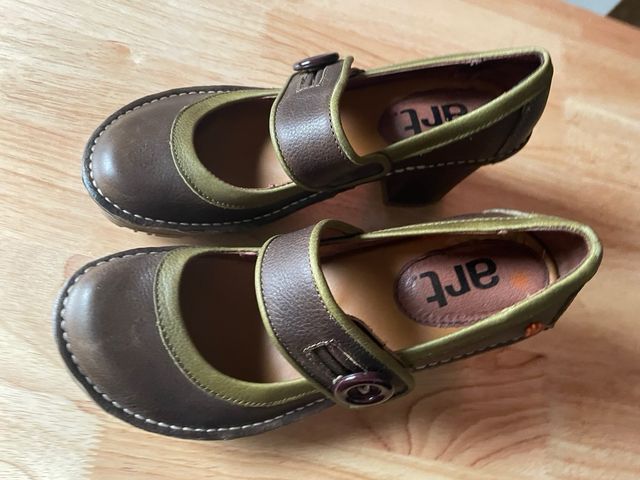 39. Zapatos Mary Jane Art Company Piel